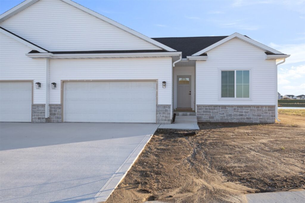 4502 NW 17th St in Ankeny, IA