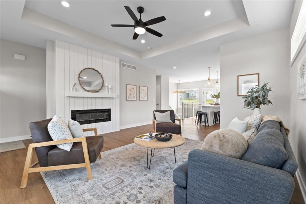 1632 20th AVE SE LIVING ROOM