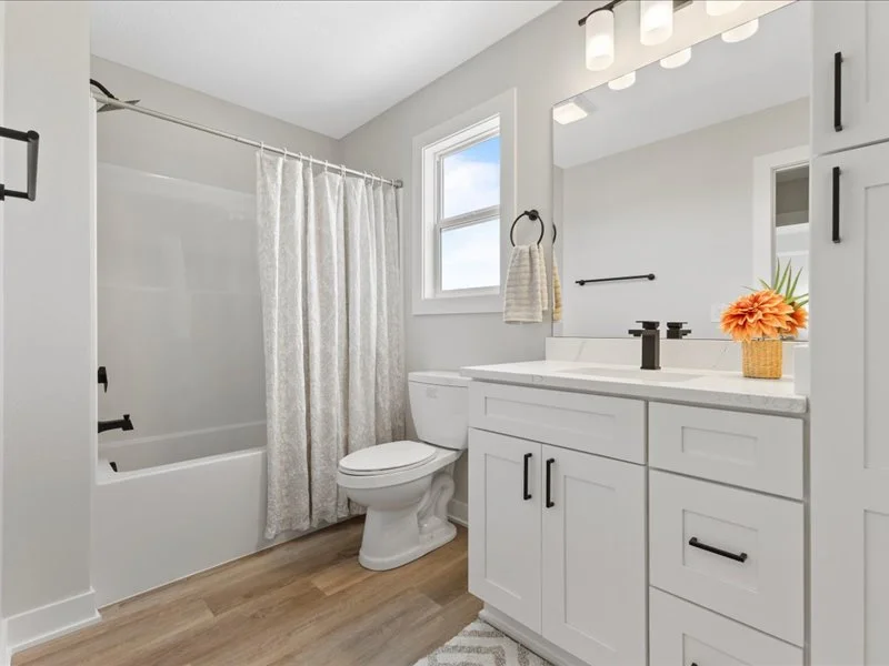 1726 Tuscany Dr SE, bathroom view - Gladiator Homes - Affordable and Quality Housing in Des Moines, Ankeny, iowa_best home builders in ankeny, iowa 01