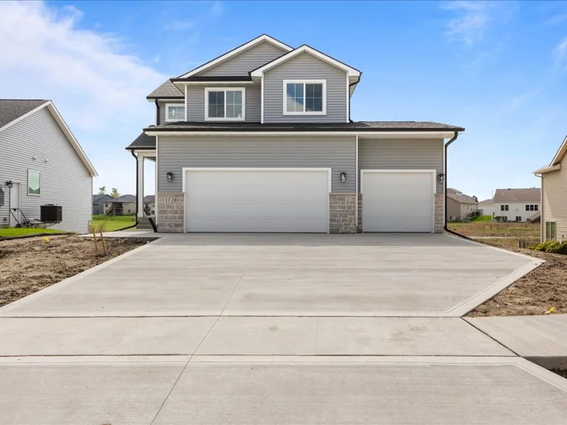 1726 Tuscany Dr SE, driveway view- Gladiator Homes - Affordable and Quality Housing in desmoines, ankeny, iowa_best home builders in ankeny, iowa_05
