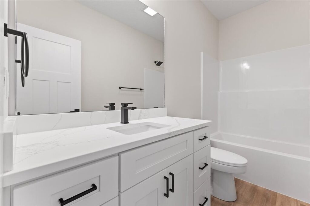 575 NW Prairie Rose Ln in Waukee, IA Bathroom view