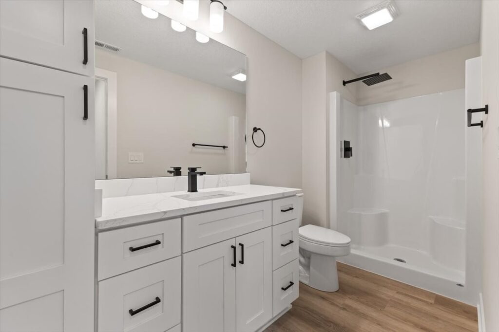 575 NW Prairie Rose Ln in Waukee, IA bedroom and shower