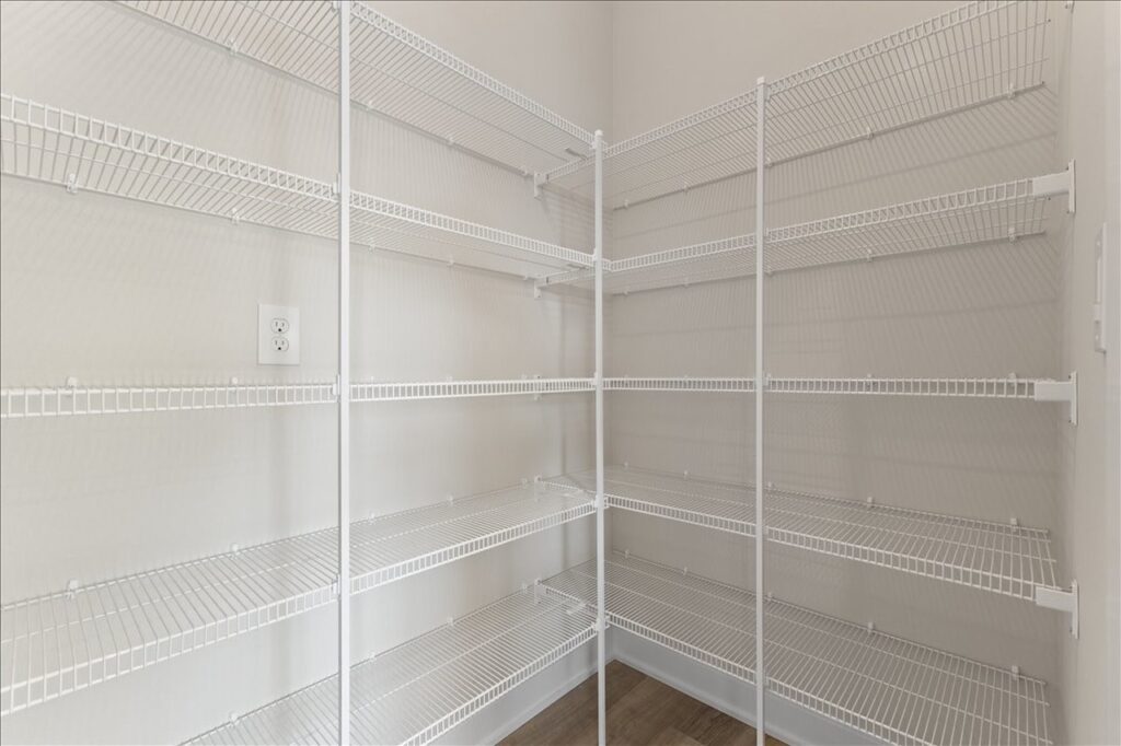 575 NW Prairie Rose Ln in Waukee, IA bedroom and shower