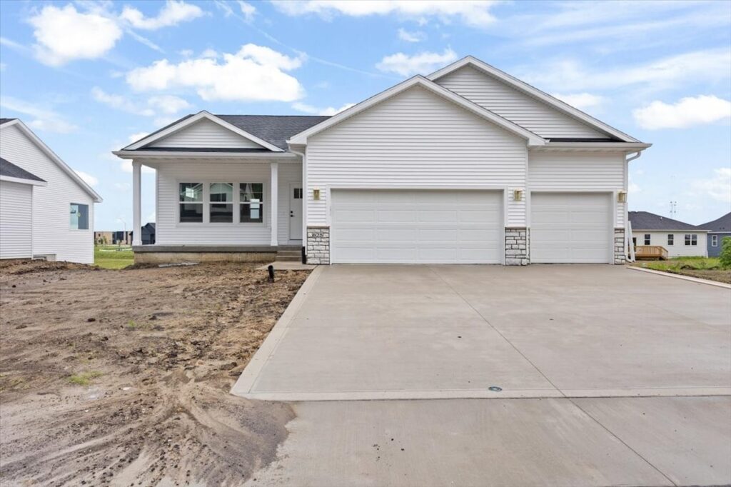 625 NW Georgetown Dr in Waukee, IA room