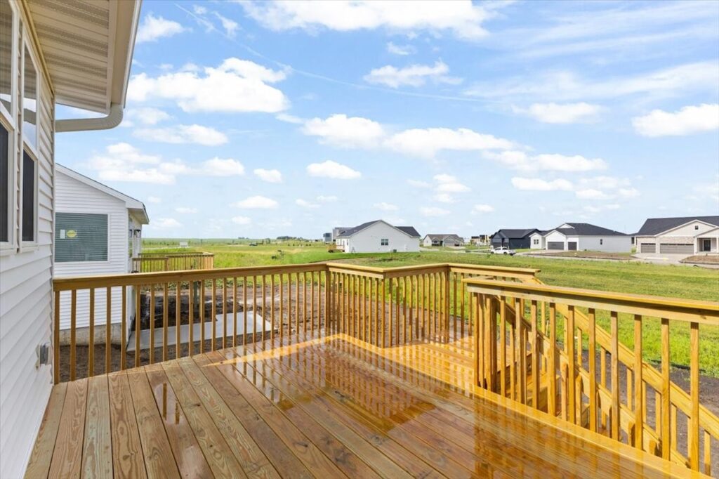 625 NW Georgetown Dr in Waukee, IA Deck