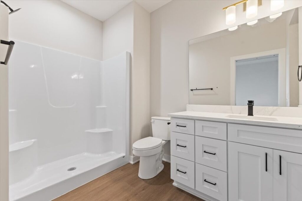 625 NW Georgetown Dr in Waukee, IA bathroom