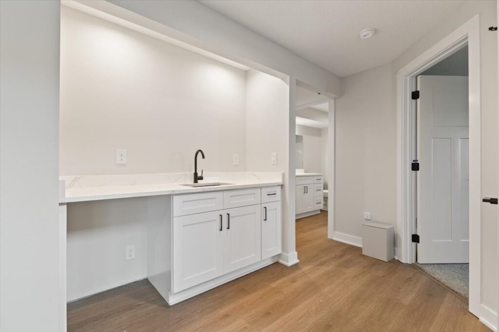 625 NW Georgetown Dr in Waukee, IA bathroom area