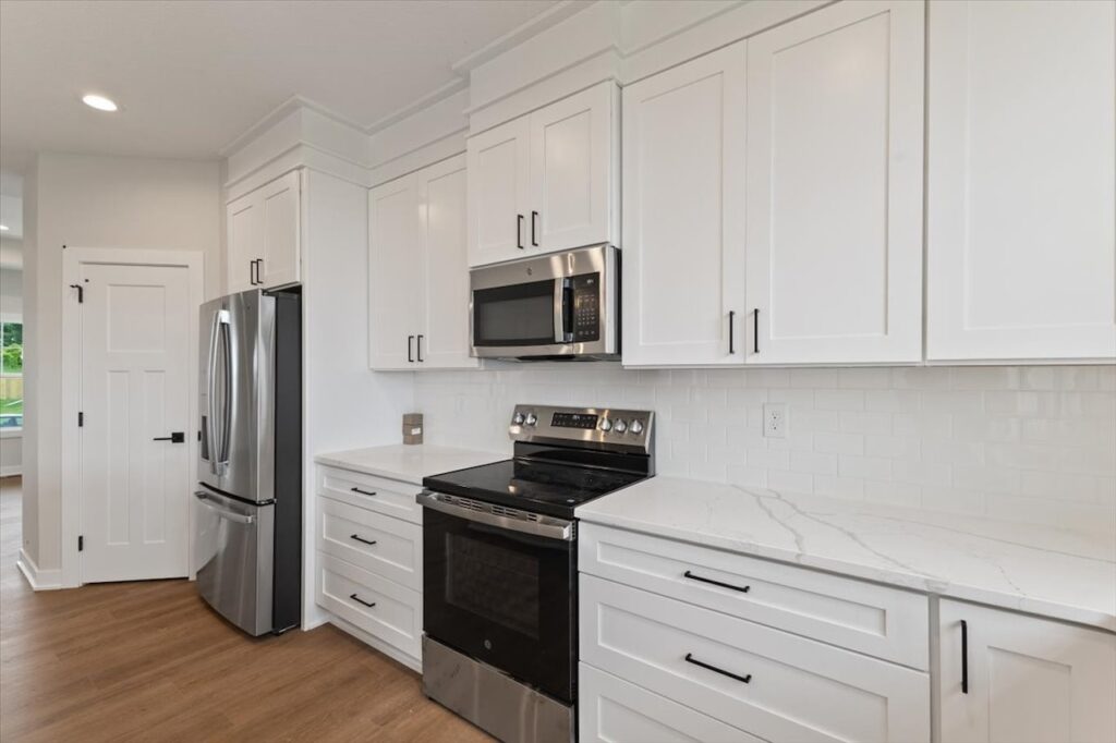 625 NW Georgetown Dr in Waukee, IA cabinet area