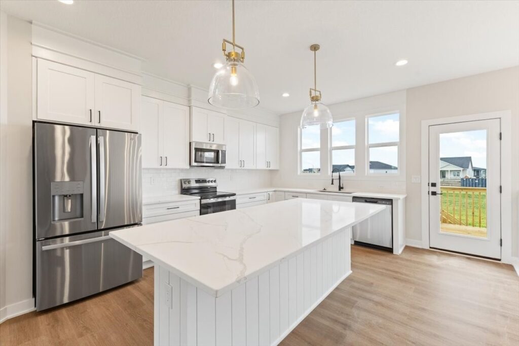 625 NW Georgetown Dr in Waukee, IA kitchen
