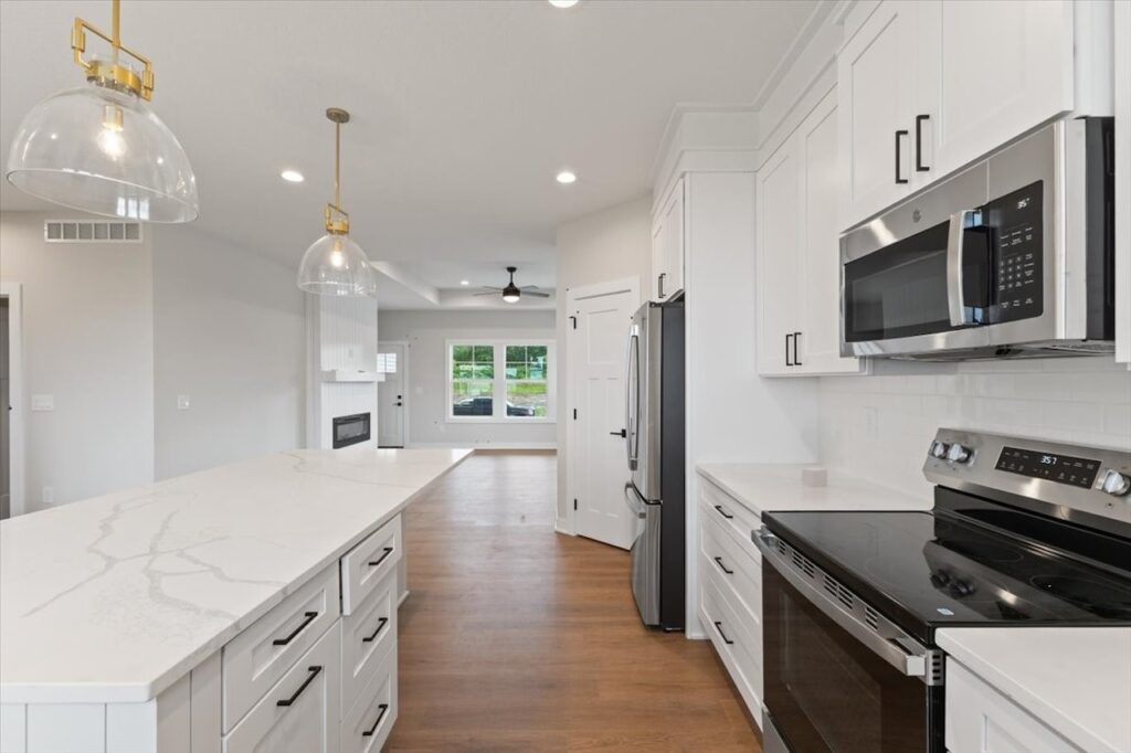 625 NW Georgetown Dr in Waukee, IA kitchen cabinet sink