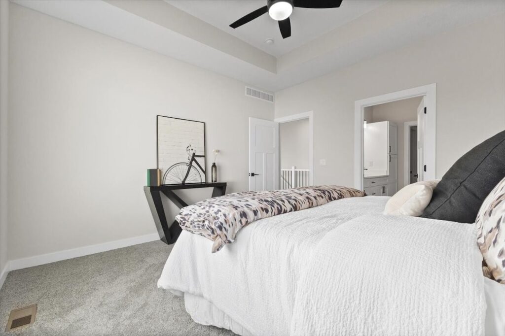 304 S Valley View Dr Norwalk IA