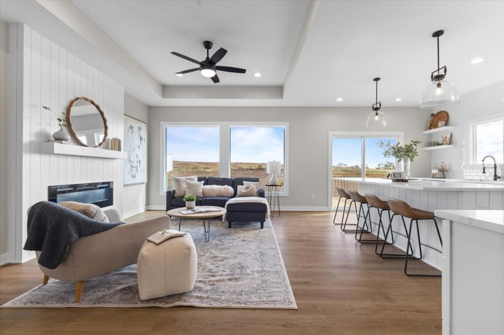 304 S Valley View Dr Norwalk IA