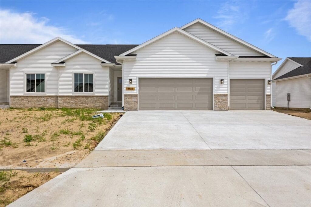 4518 NW 17th St in Ankeny, IA