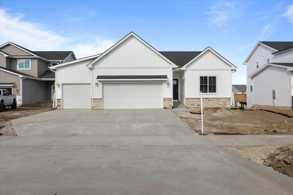 Available Homes for sale at 305 NW Lavelle Ct in Waukee IA