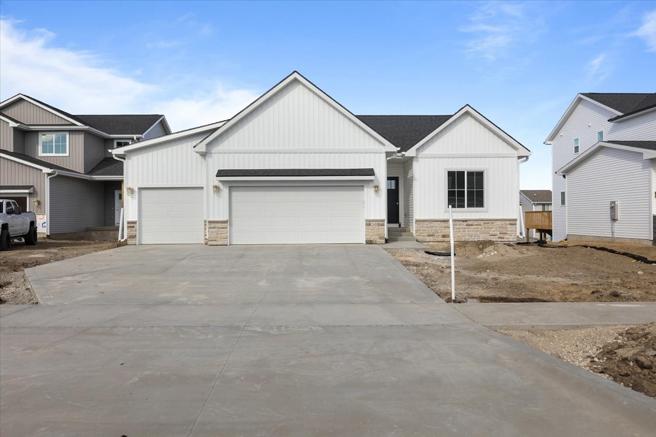 Available Homes for sale at 305 NW Lavelle Ct in Waukee IA