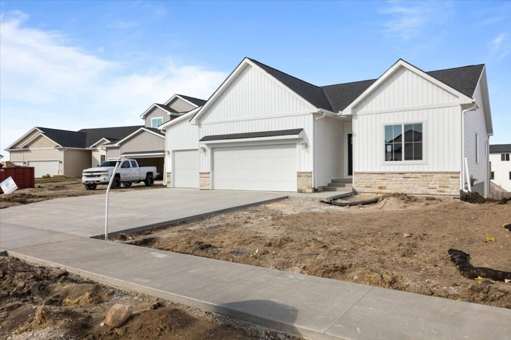 Available Homes for sale at 305 NW Lavelle Ct in Waukee IA