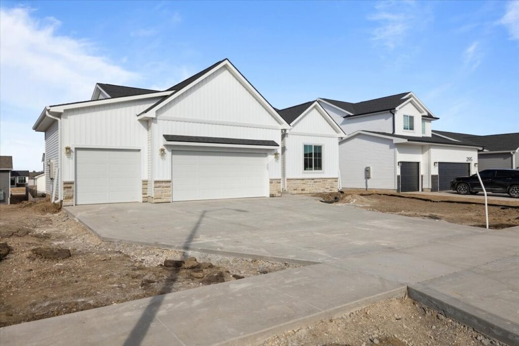 Available Homes for sale at 305 NW Lavelle Ct in Waukee IA