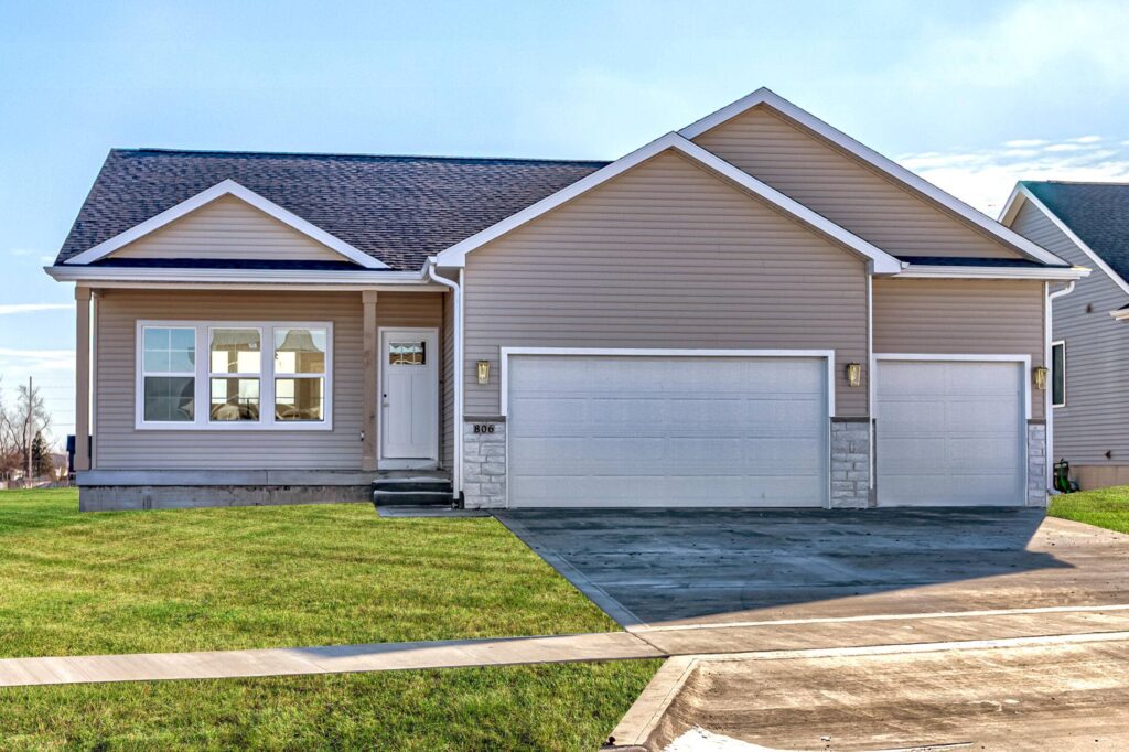 Move in Ready Homes and Available Homes for SALE in 806 Kingman BLVD Madrid, IA
