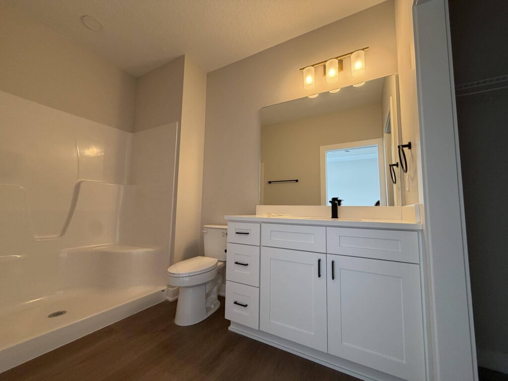 Move in Ready Homes and Available Homes for SALE Iin 806 Kingman BLVD Madrid, IA