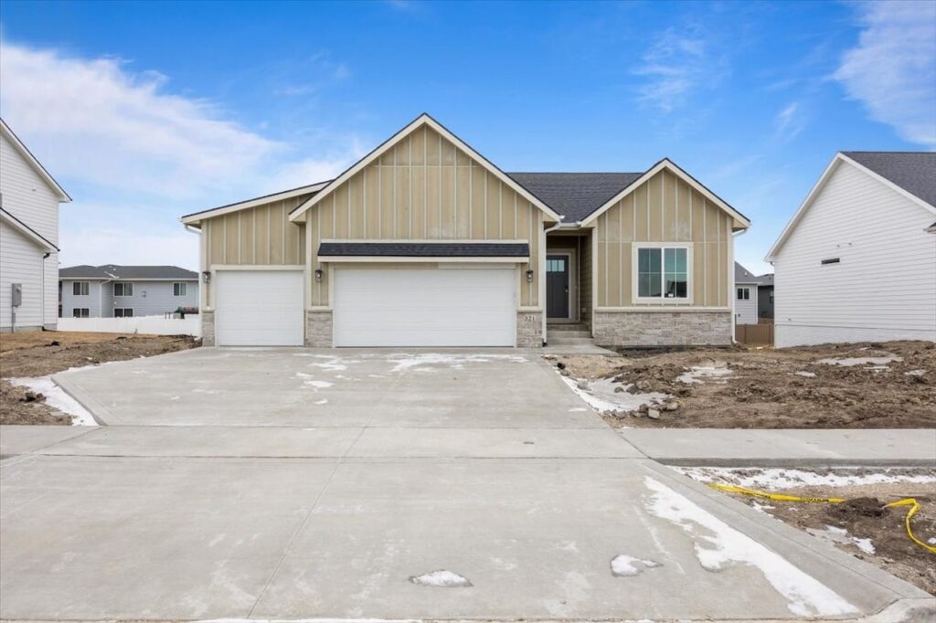Available Homes for Sale at 321 11th St NW in Bondurant, IA