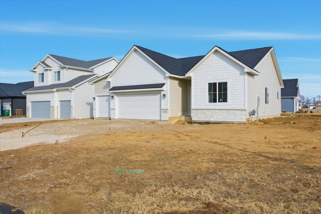 2575 N Ankeny Blvd #211, Ankeny, IA 50023, United States