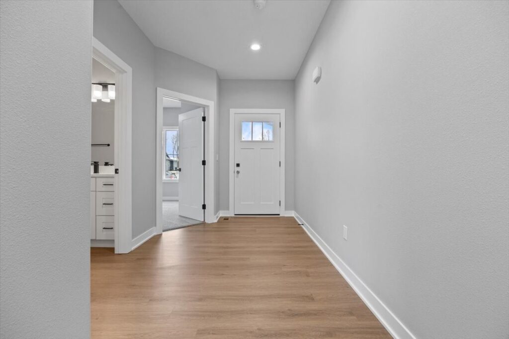 2575 N Ankeny Blvd #211, Ankeny, IA 50023, United States