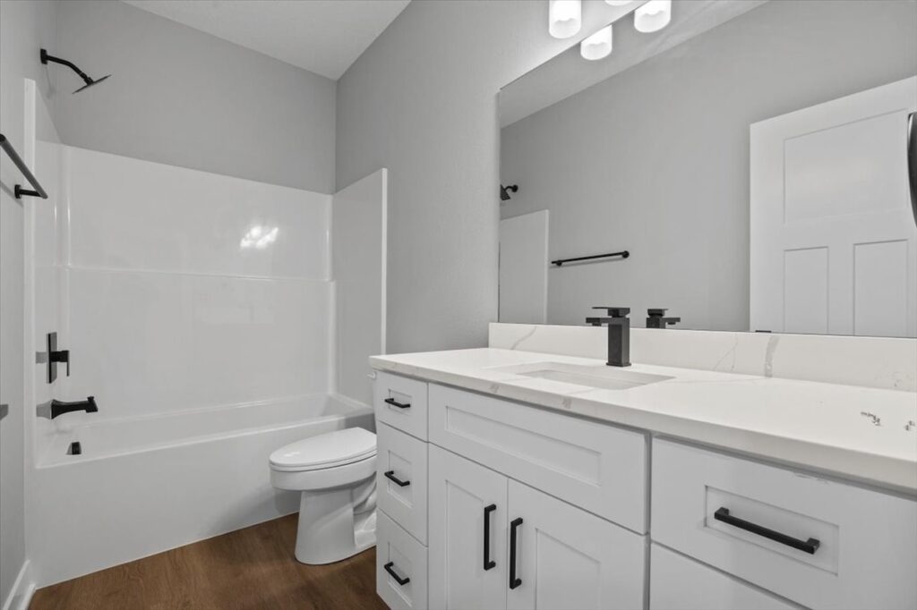 2575 N Ankeny Blvd #211, Ankeny, IA 50023, United States