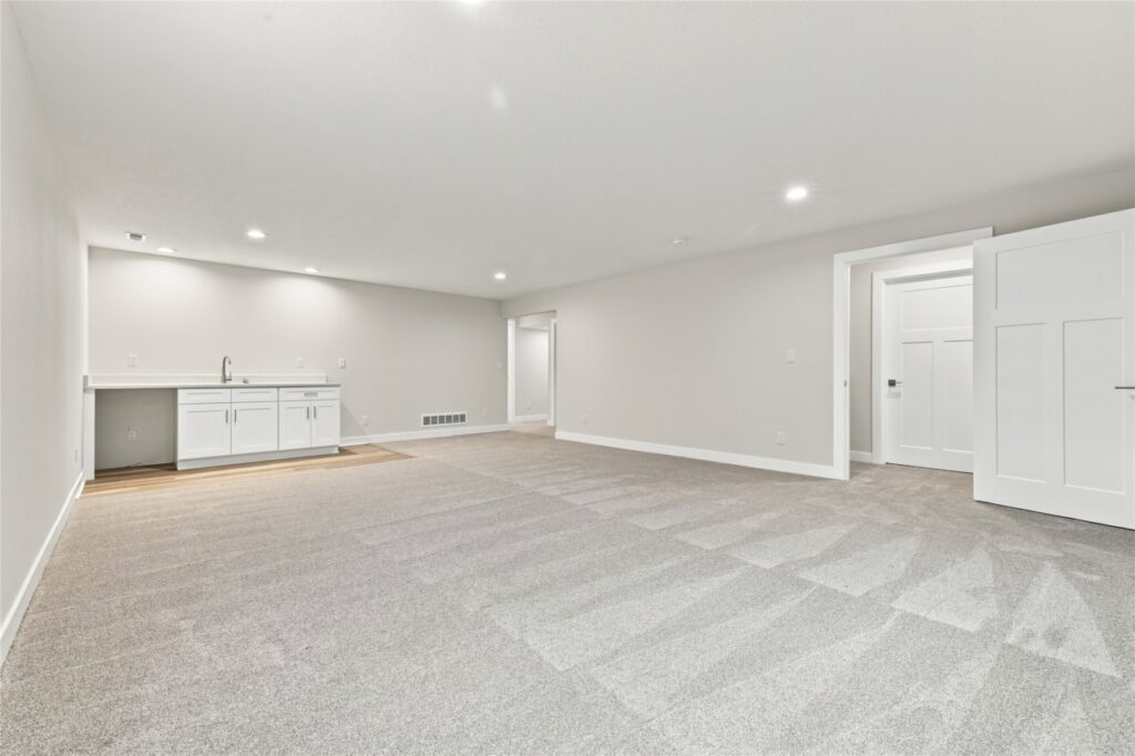 Available Homes For Sale at 580 NW Georgetown Dr in Waukee, IA