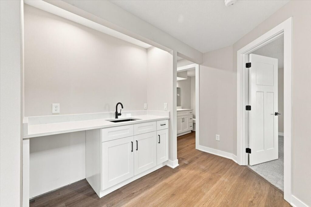 Available Homes and Move In Ready Homes for Sale at 1820 Tuscany Dr SE in Altoona, IA