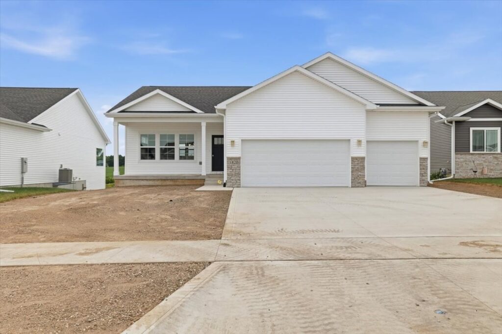 Available Homes and Move In Ready Homes for Sale at 1820 Tuscany Dr SE in Altoona, IA