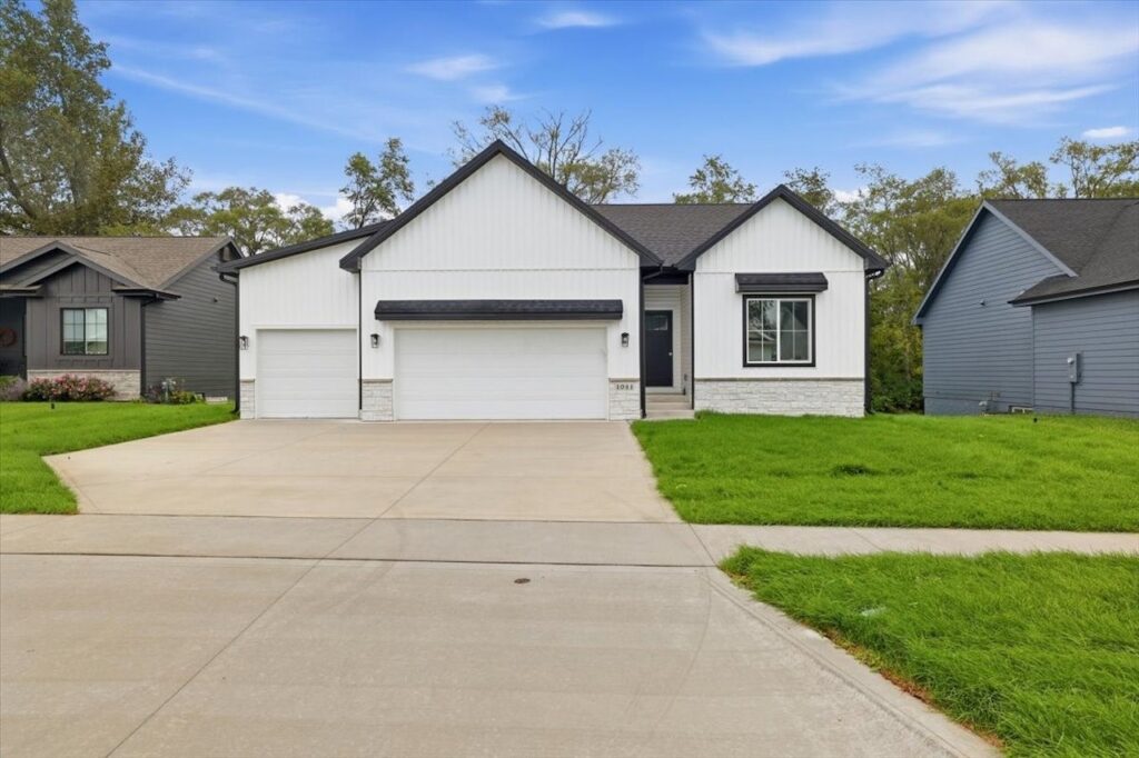 Available and Move in Ready Homes for sale at 1041 2nd St NE Altoona, IA 50009