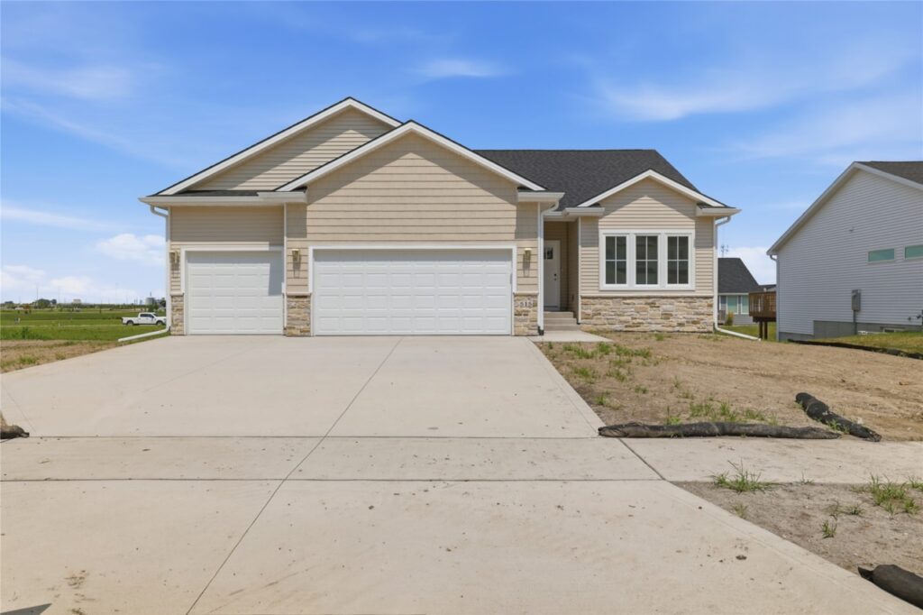 Available Homes and Move In Ready Homes for sale 515 NW Georgetown Dr in Waukee, IA