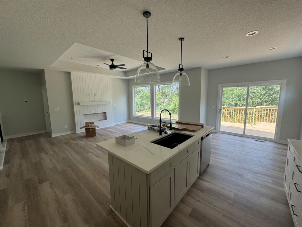 Available Homes for sale and Move In Ready Homes For Sale at 1041 2nd St NE in Altoona, IA
