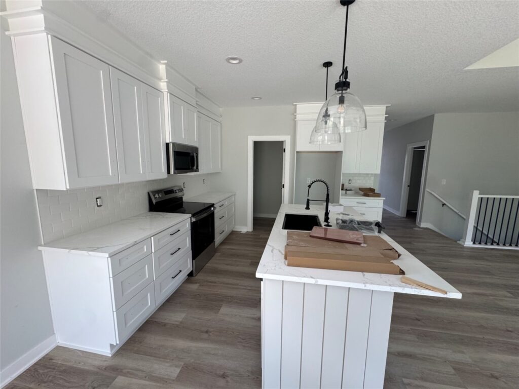 Available Homes for sale and Move In Ready Homes For Sale at 1041 2nd St NE in Altoona, IA