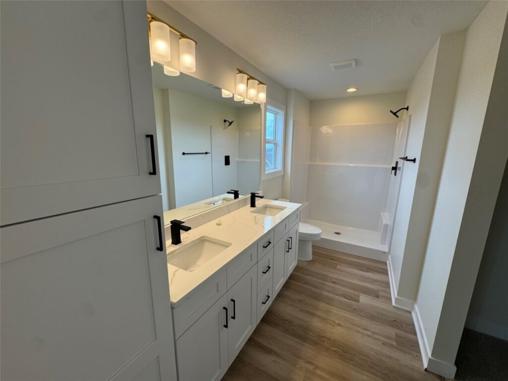Available Homes for sale and Move In Ready Homes For Sale at 1647 20th Ave SE in Altoona, IA