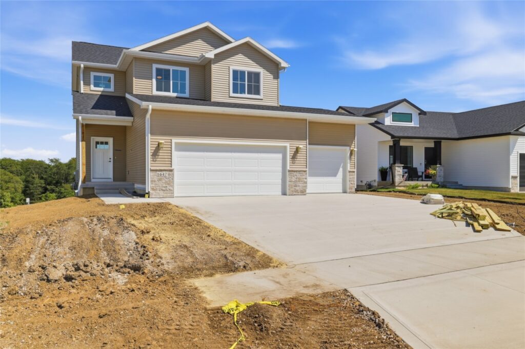 Available and Move In Ready Homes for sate at 1647 20th Ave SE in Altoona, IA
