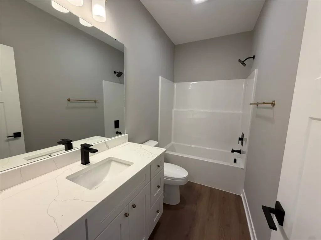 Available and Move In Ready Homes for sale at 665 NW Georgetown Dr Waukee, IA 50263 (12)